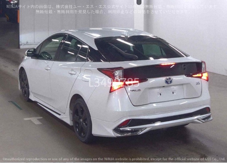TOYOTA PRIUS 2021