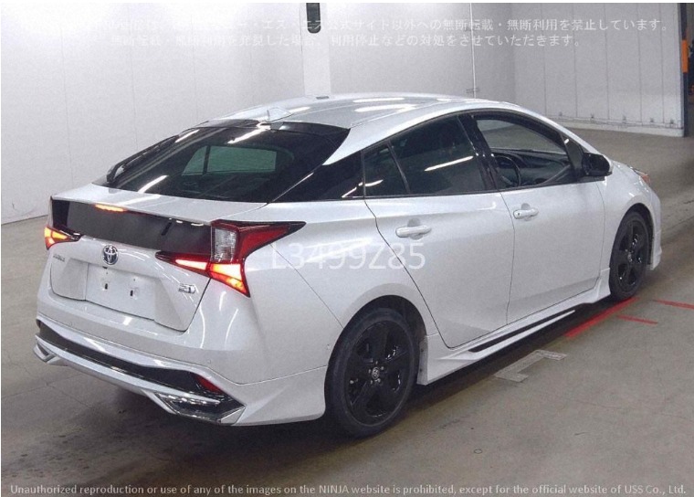 TOYOTA PRIUS 2021