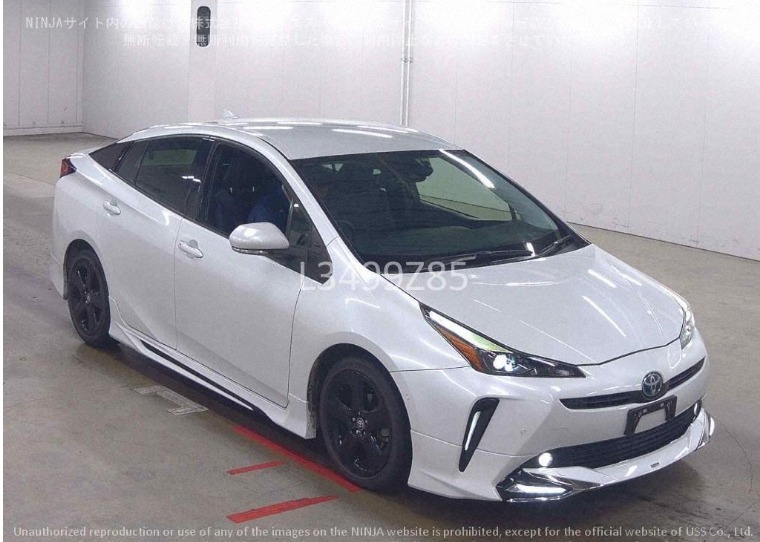 TOYOTA PRIUS 2021