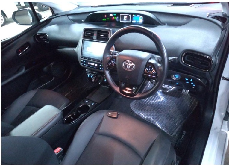 TOYOTA PRIUS 2021