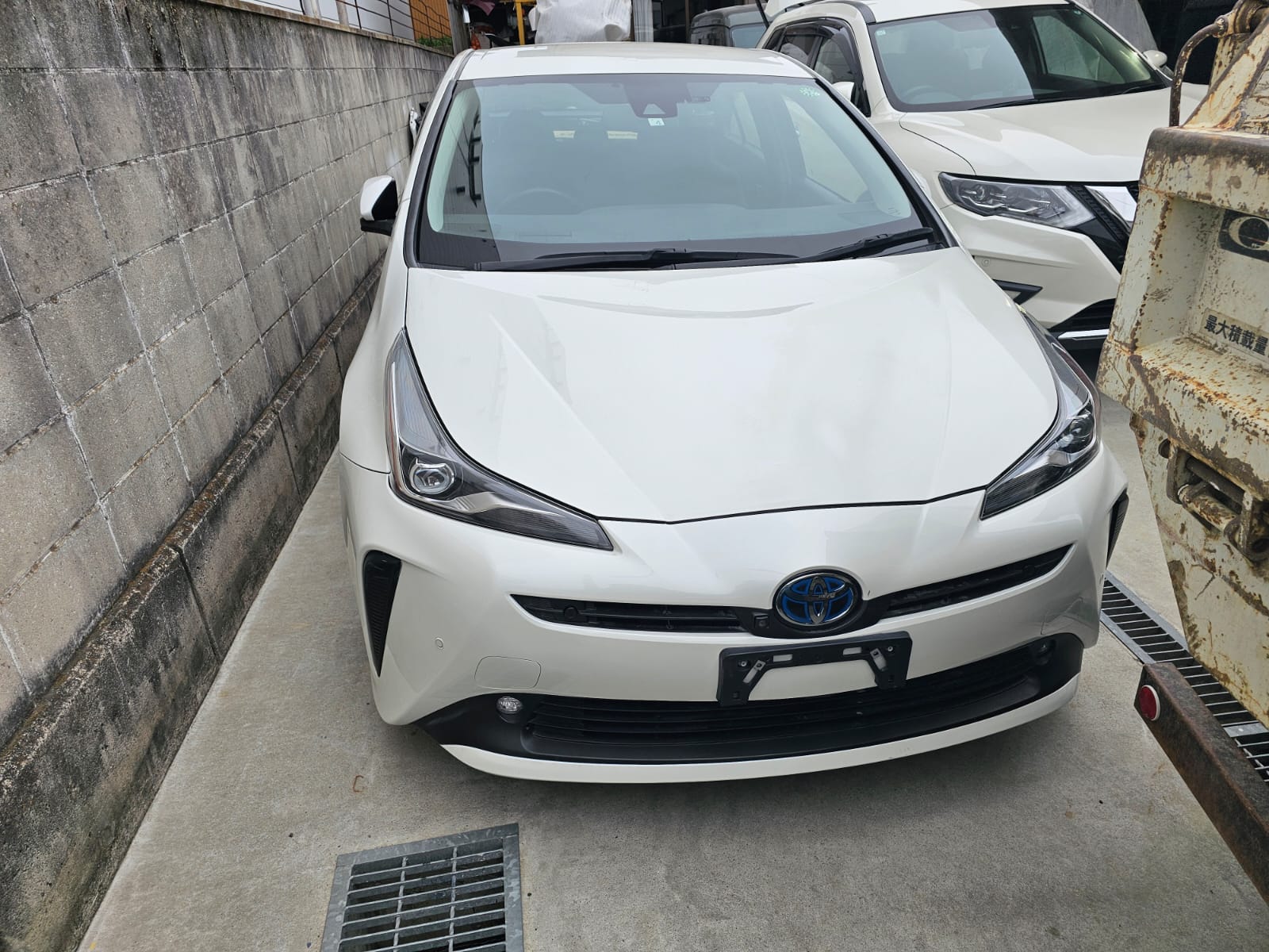 TOYOTA PRIUS
