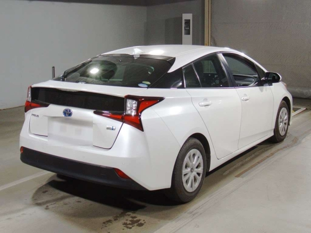 TOYOTA PRIUS 2021 White