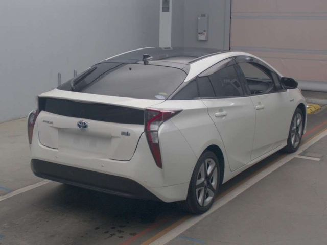 TOYOTA PRIUS 2018 White